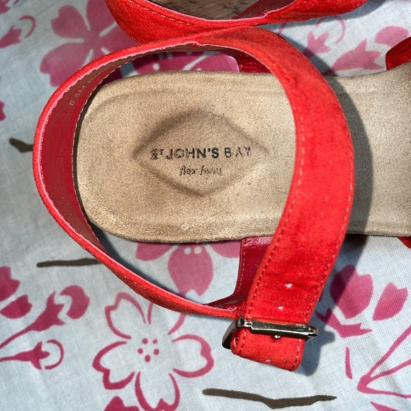St. John’s Bay 8.5 red suede cork wedge Pasadena EUC cross toe sandal - Picture 3 of 8